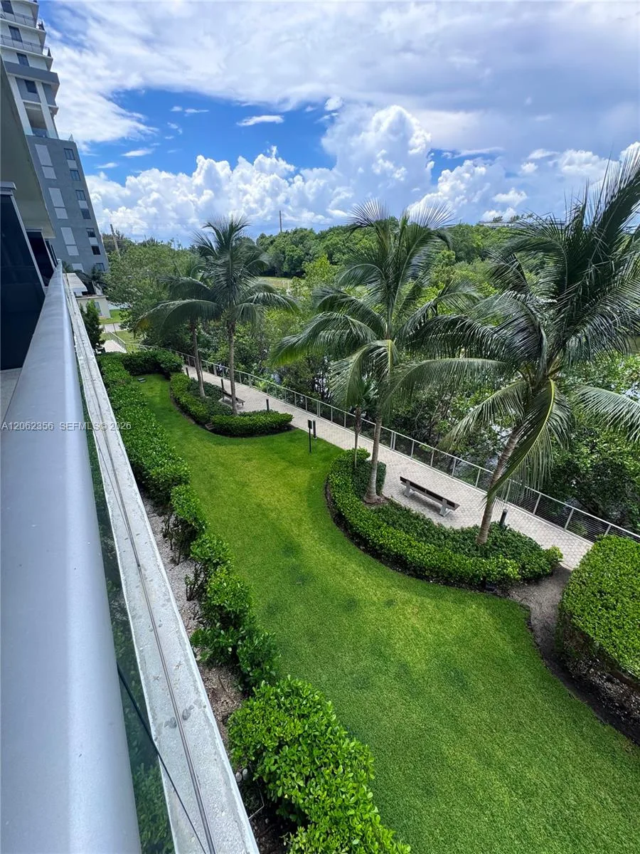 16385 Biscayne Blvd # 305, North Miami Beach, FL 33160 photo 3