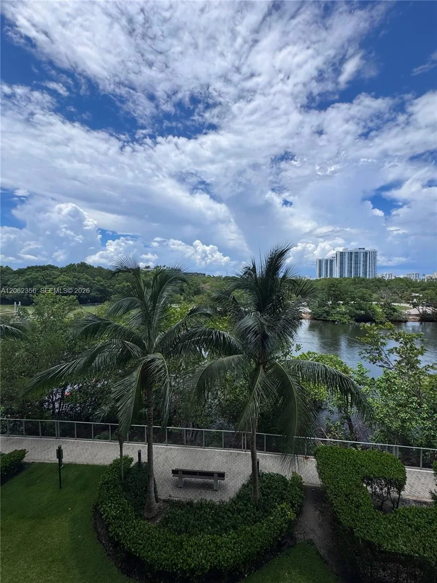 16385 Biscayne Blvd # 305, North Miami Beach, FL 33160 photo 4