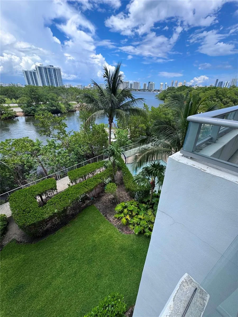 16385 Biscayne Blvd # 305, North Miami Beach, FL 33160 photo 5