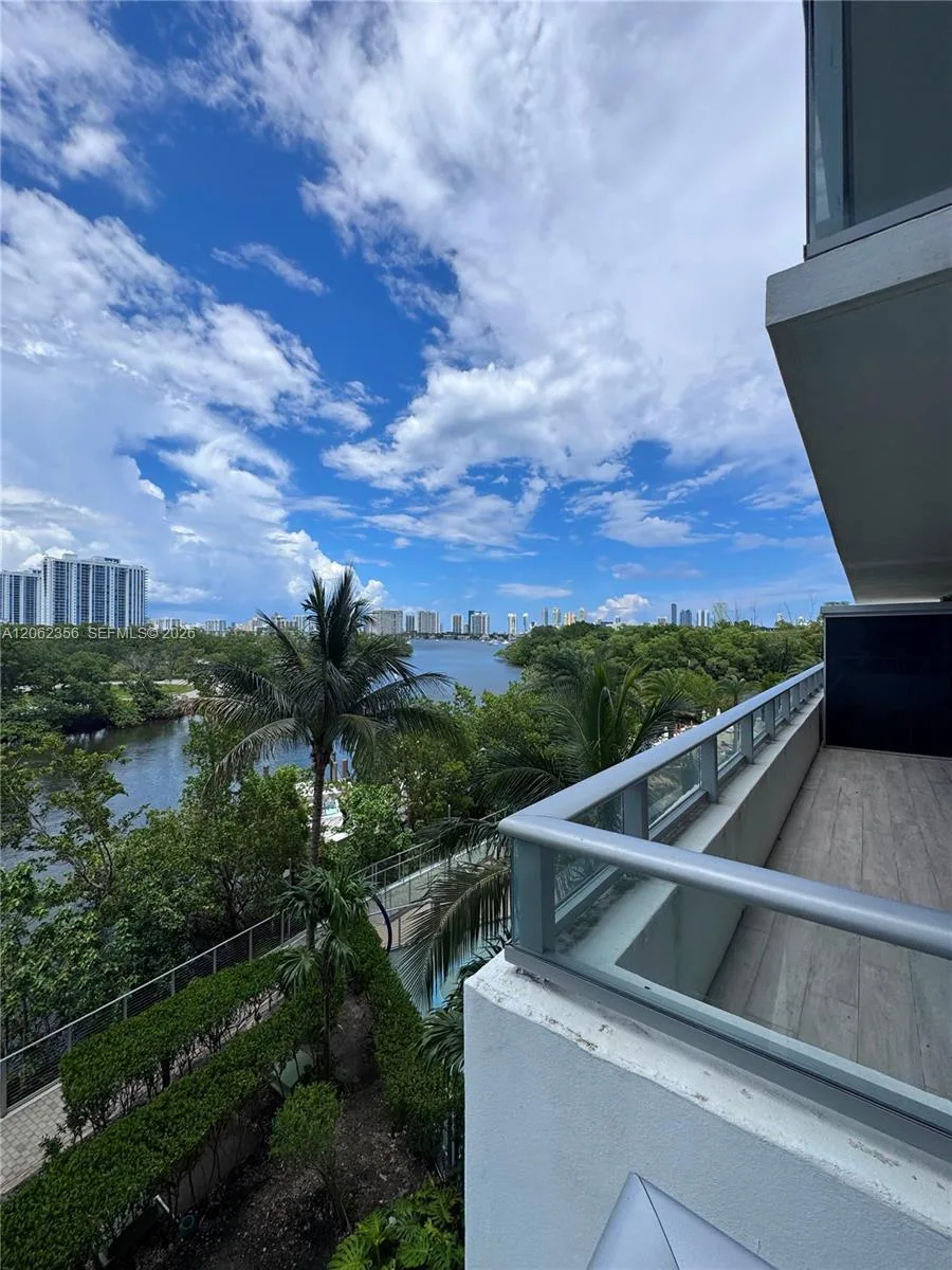 16385 Biscayne Blvd # 305, North Miami Beach, FL 33160 photo 7
