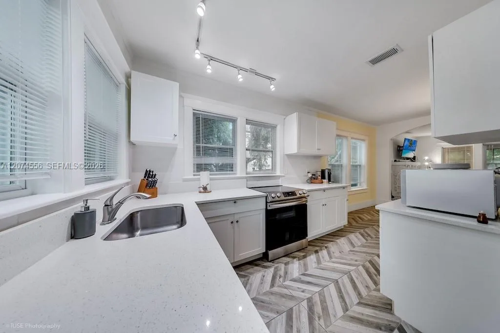 46 NE 43rd St, Miami, FL 33137 photo 9