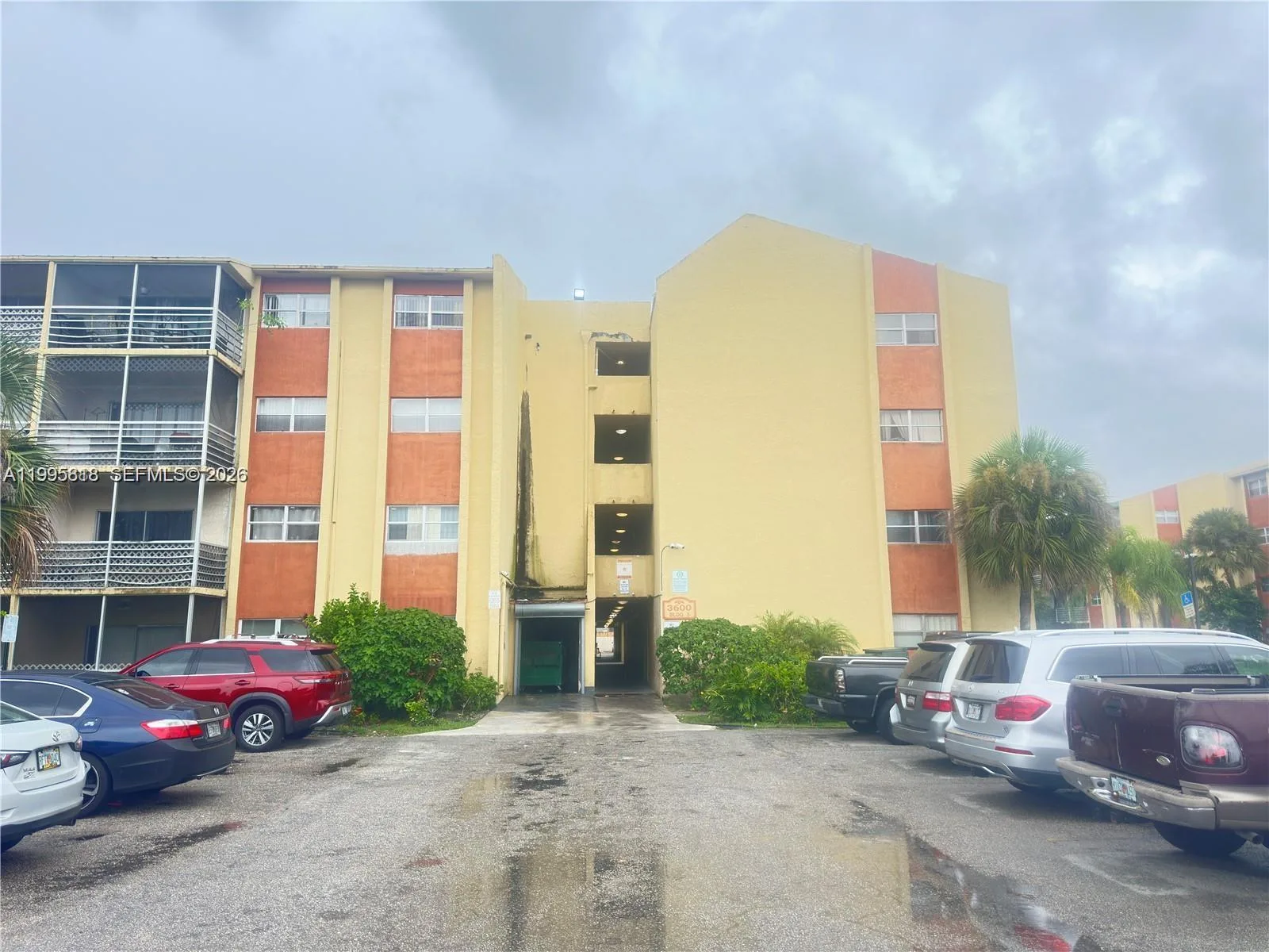3700 NW 21st St # 401, Lauderdale Lakes, FL 33311 photo 3