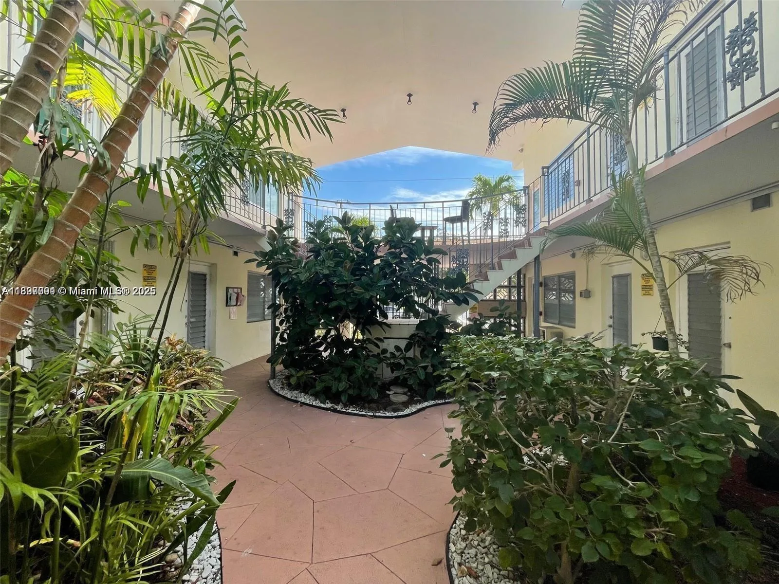 8040 Tatum Waterway Dr # 3, Miami Beach, FL 33141 photo 4