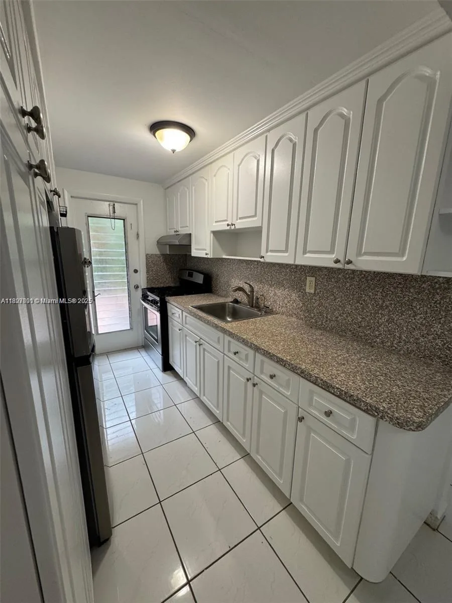 8040 Tatum Waterway Dr # 3, Miami Beach, FL 33141 photo 7