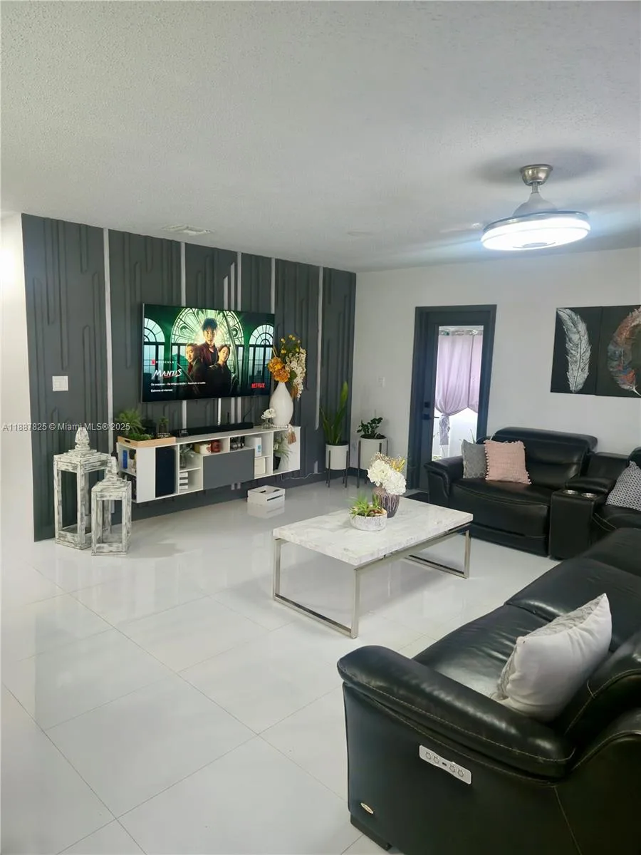 2150 NW 43rd St, Miami, FL 33142 photo 2