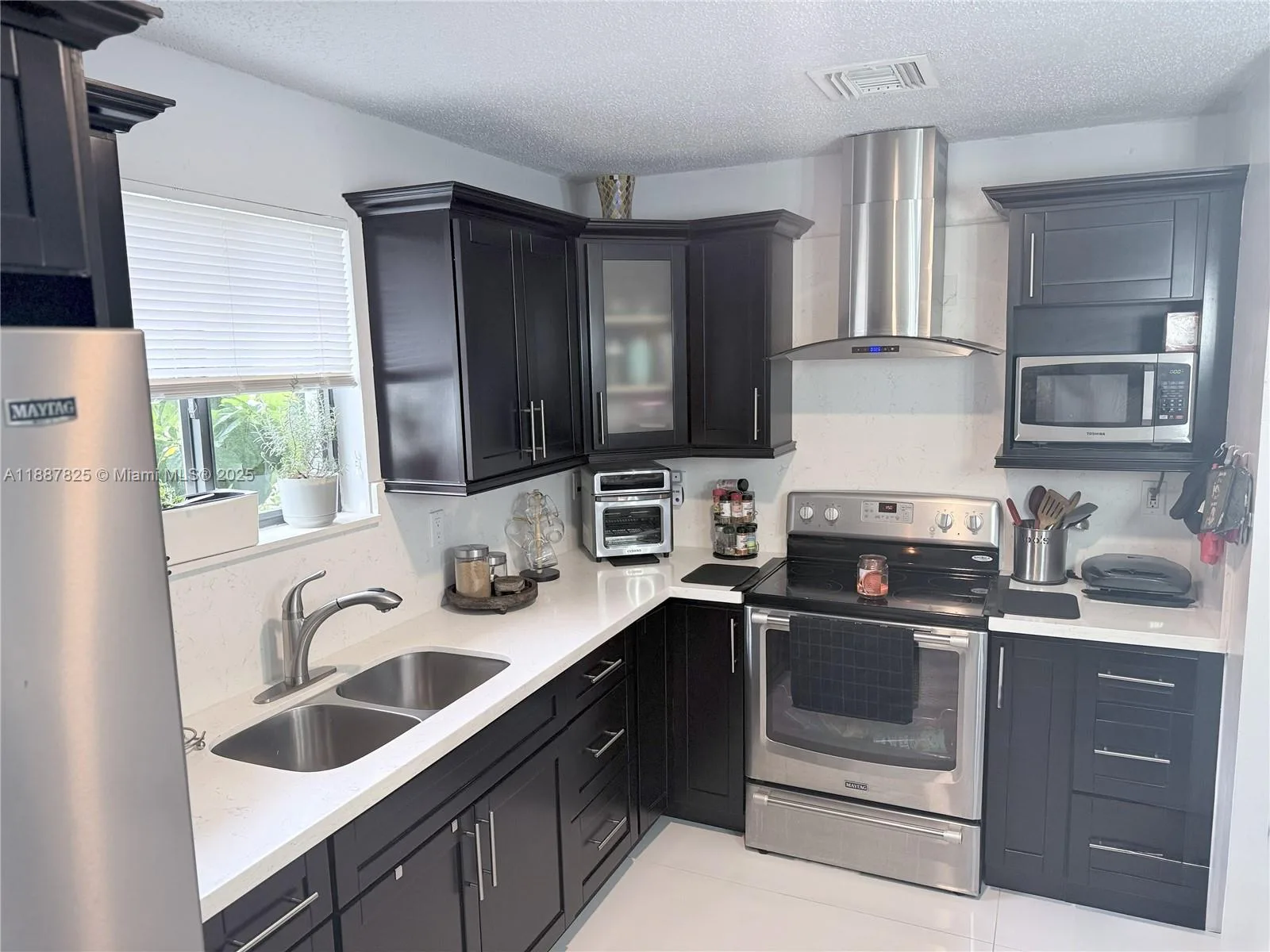 2150 NW 43rd St, Miami, FL 33142 photo 5