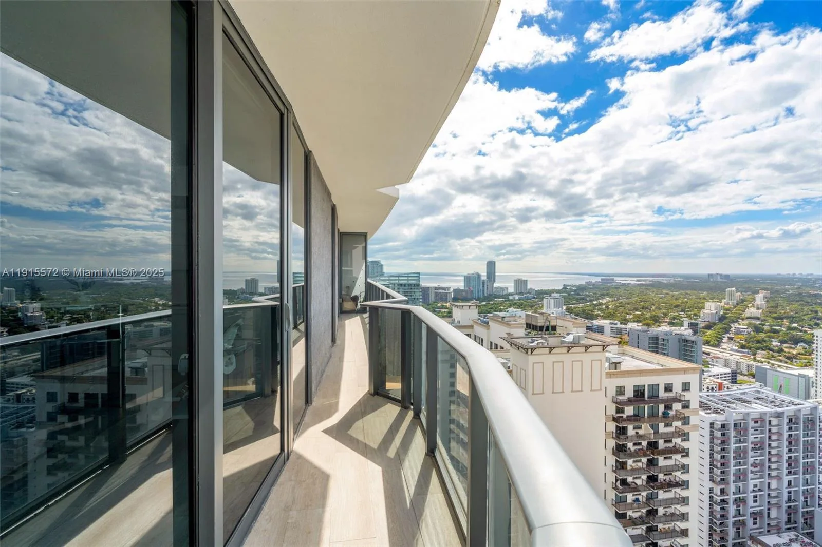 55 SW 9th St # 4008, Miami, FL 33130 photo 2