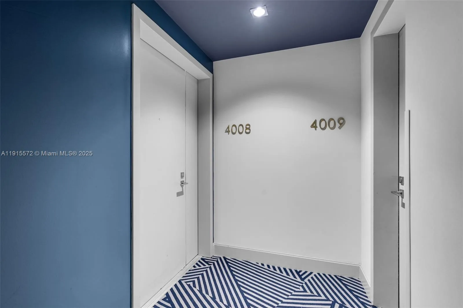 55 SW 9th St # 4008, Miami, FL 33130 photo 3
