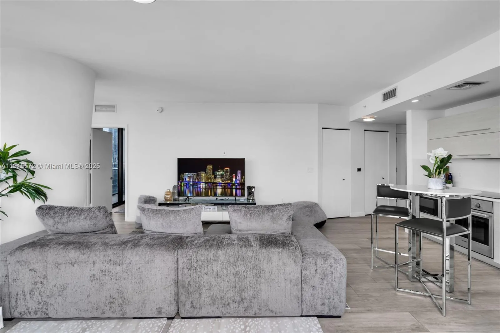 55 SW 9th St # 4008, Miami, FL 33130 photo 7