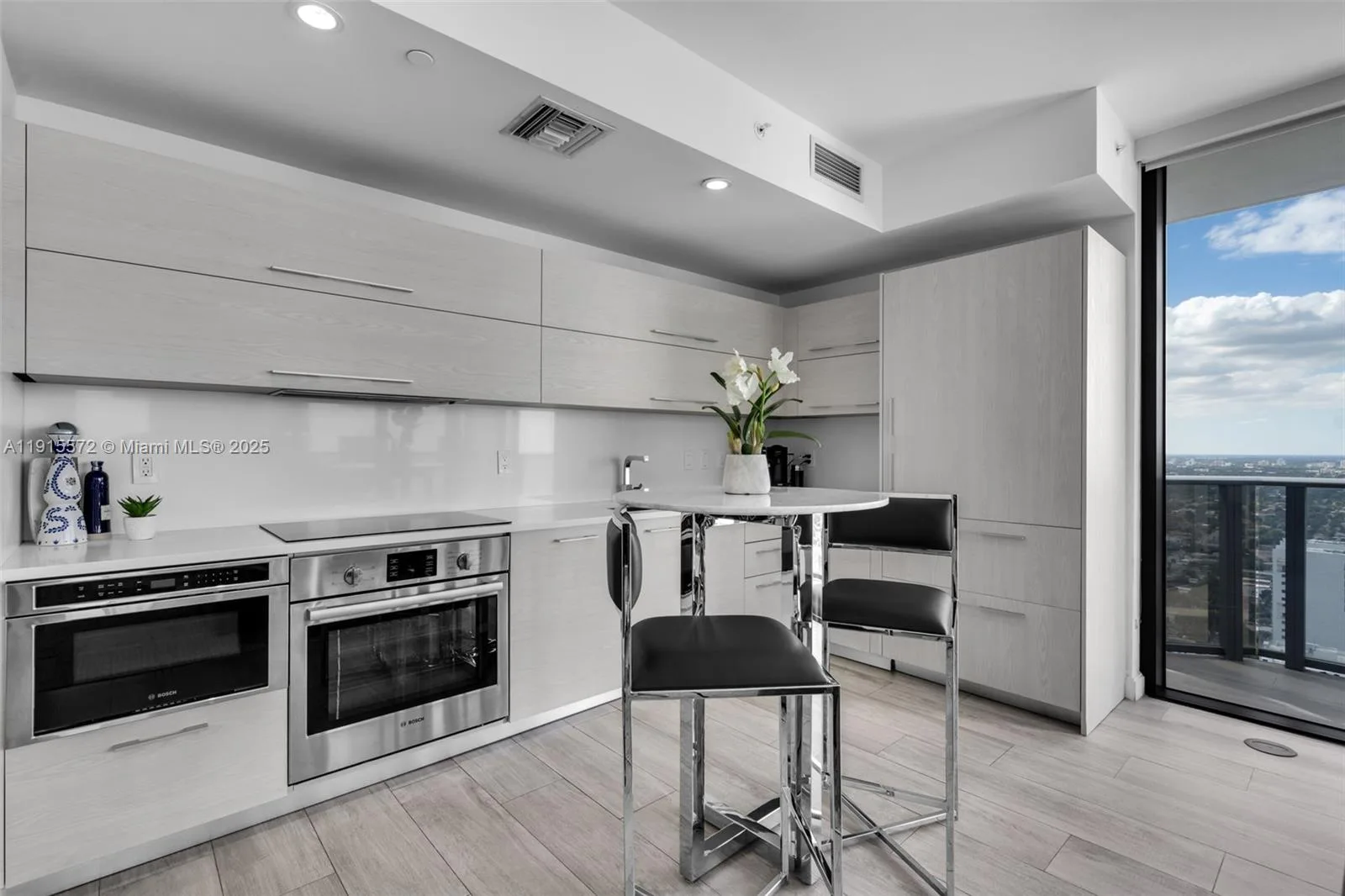 55 SW 9th St # 4008, Miami, FL 33130 photo 8