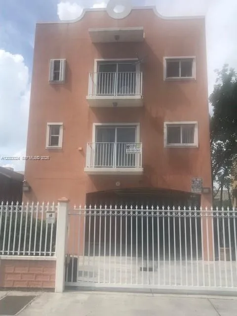 861 NW 2 street # 303, Miami, FL 33128