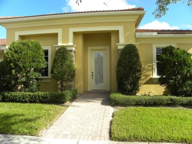 10010 SW Canossa Way, Port St. Lucie, FL 34986
