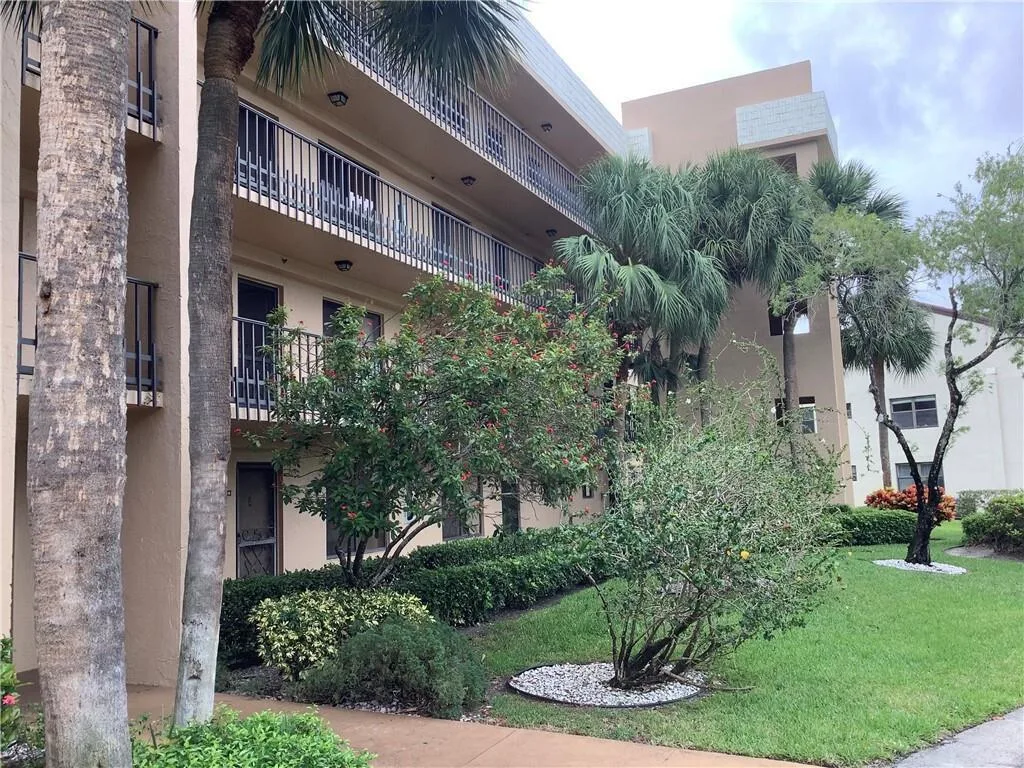 4820 Lucerne Lakes Boulevard W # 205, Lake Worth, FL 33467