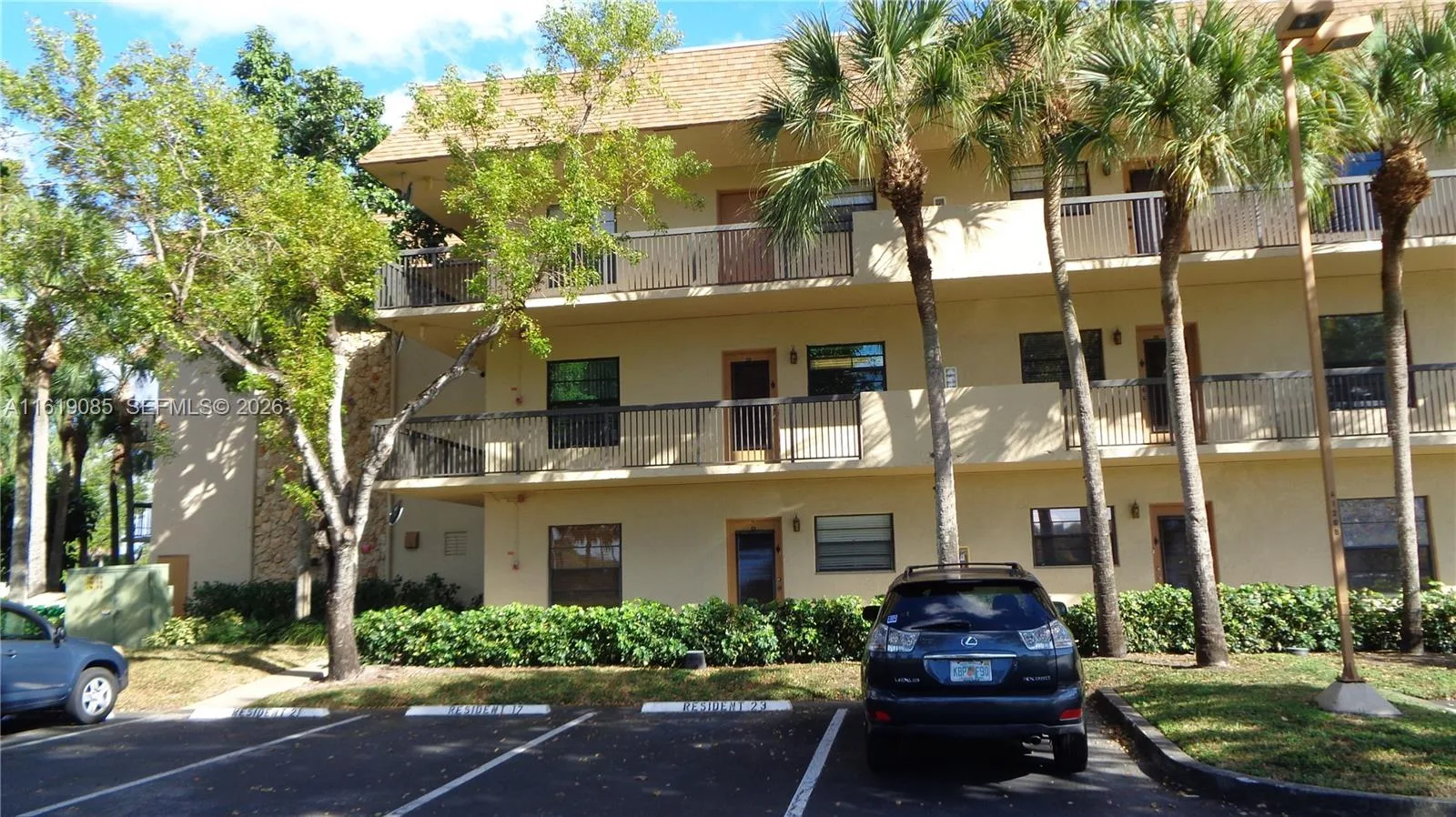 6085 N Sabal Palm Blvd # 204, Tamarac, FL 33319