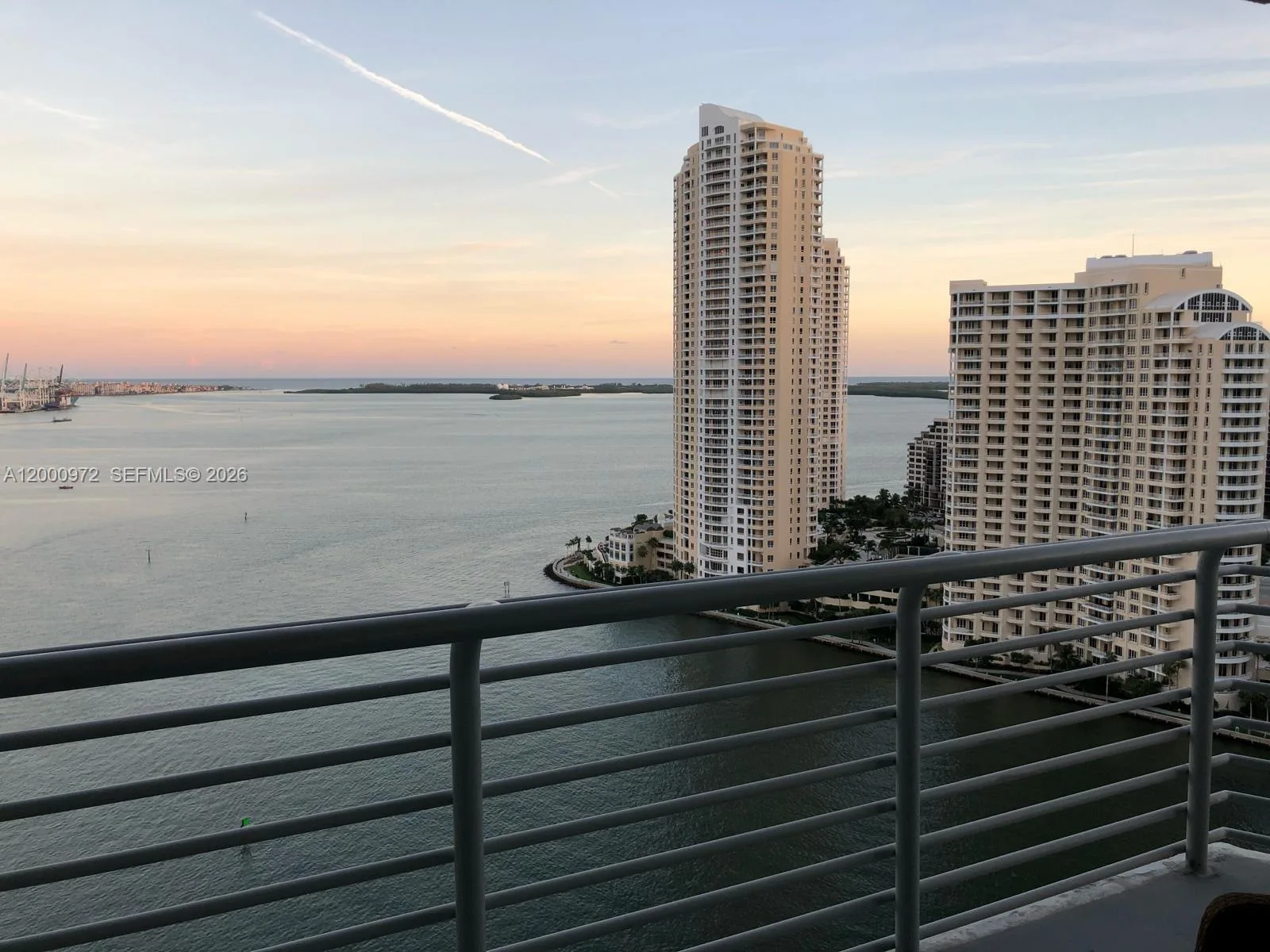 325 Biscayne Blvd # 2523, Miami, FL 33131
