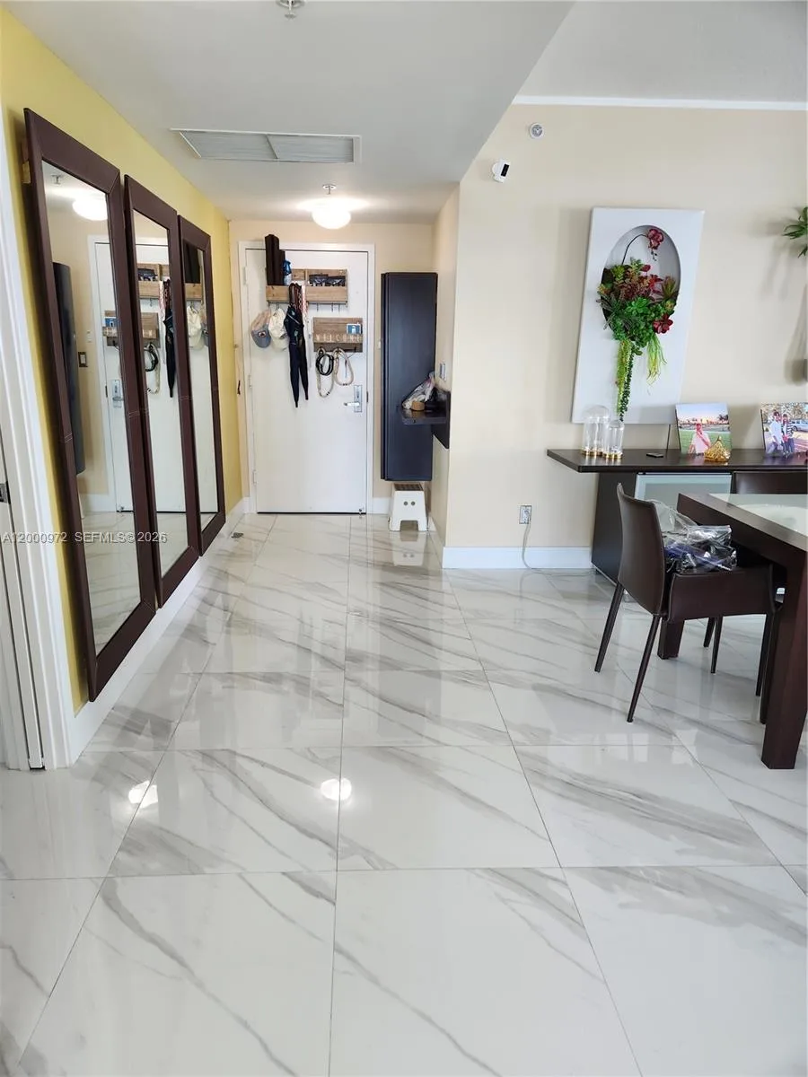 325 Biscayne Blvd # 2523, Miami, FL 33131 photo 11