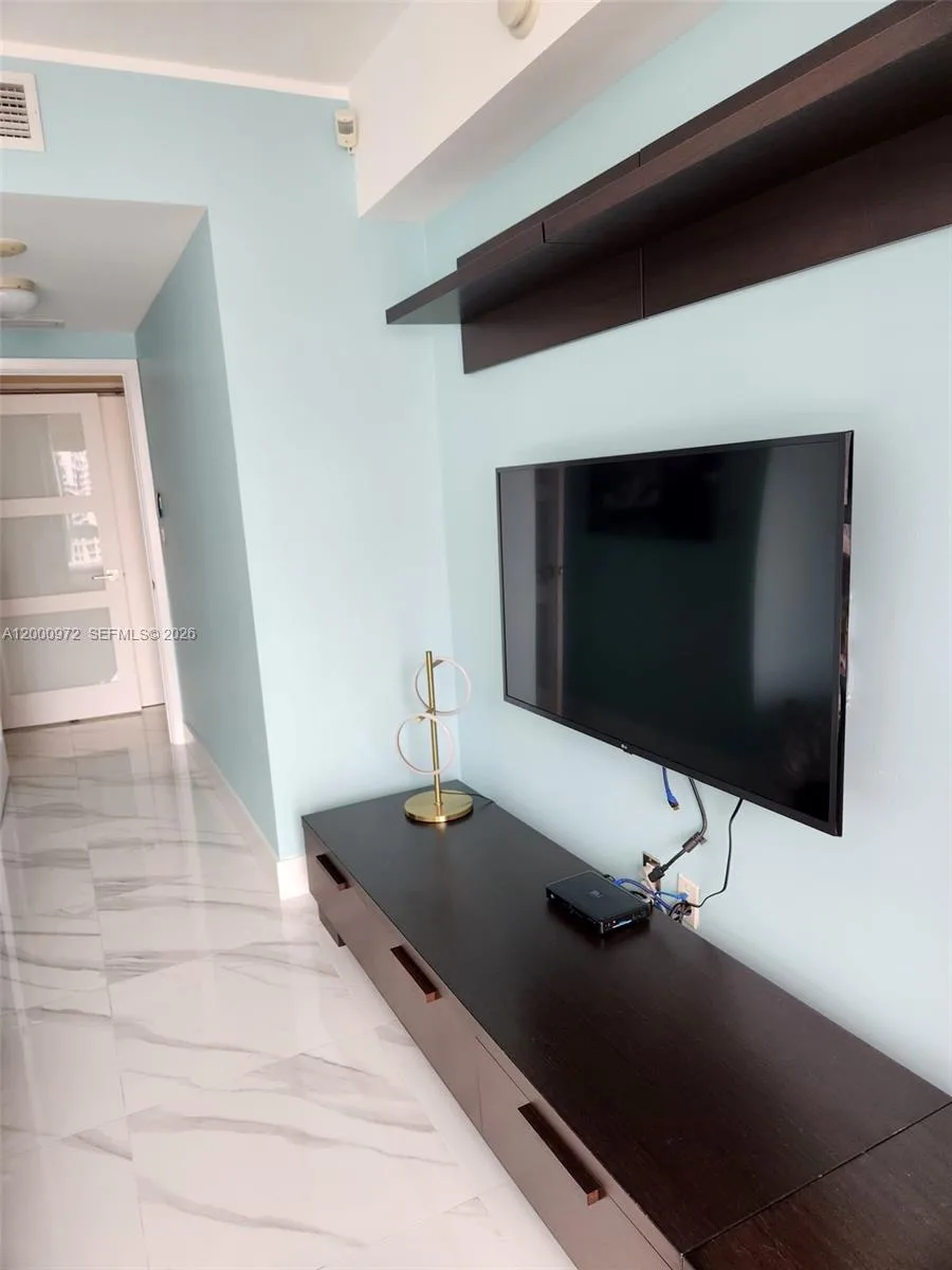 325 Biscayne Blvd # 2523, Miami, FL 33131 photo 13