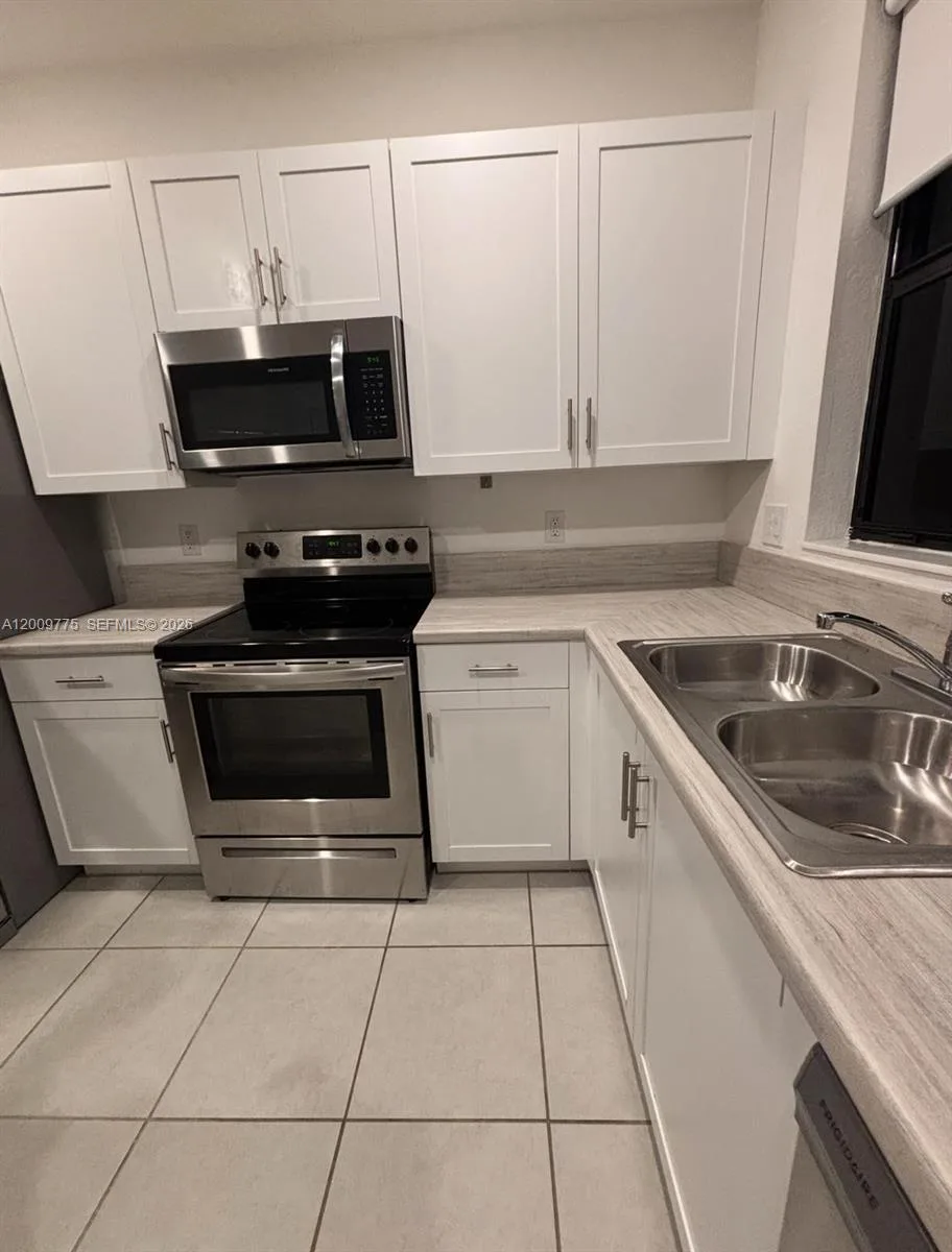 20964 NE 8th Ave # 20964, Miami, FL 33179 photo 2