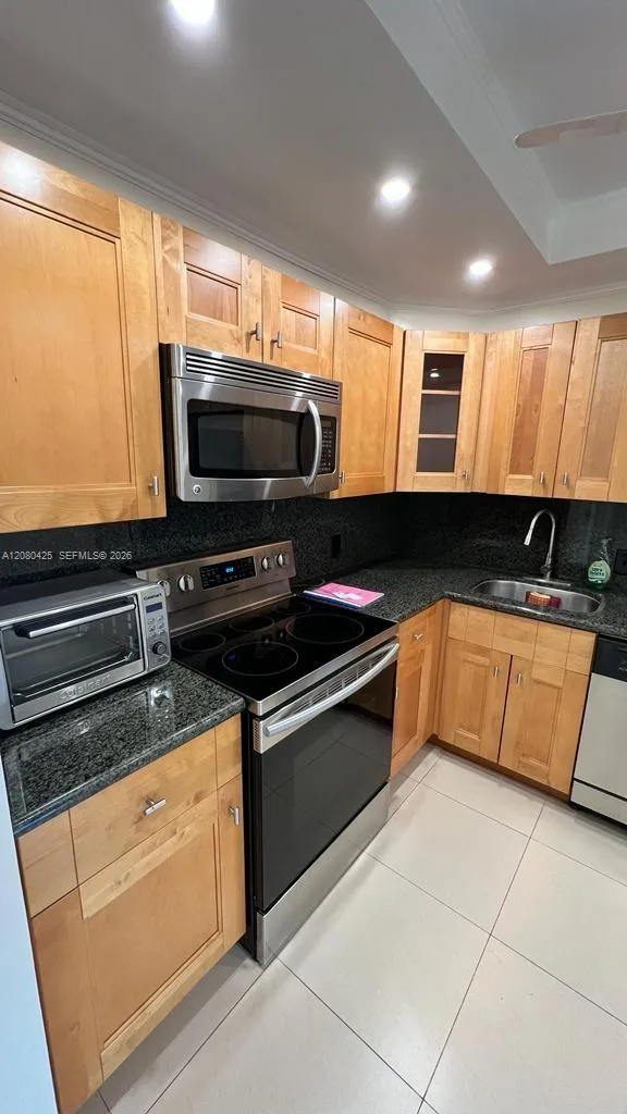 20500 W Country Club Dr # 204, Aventura, FL 33180
