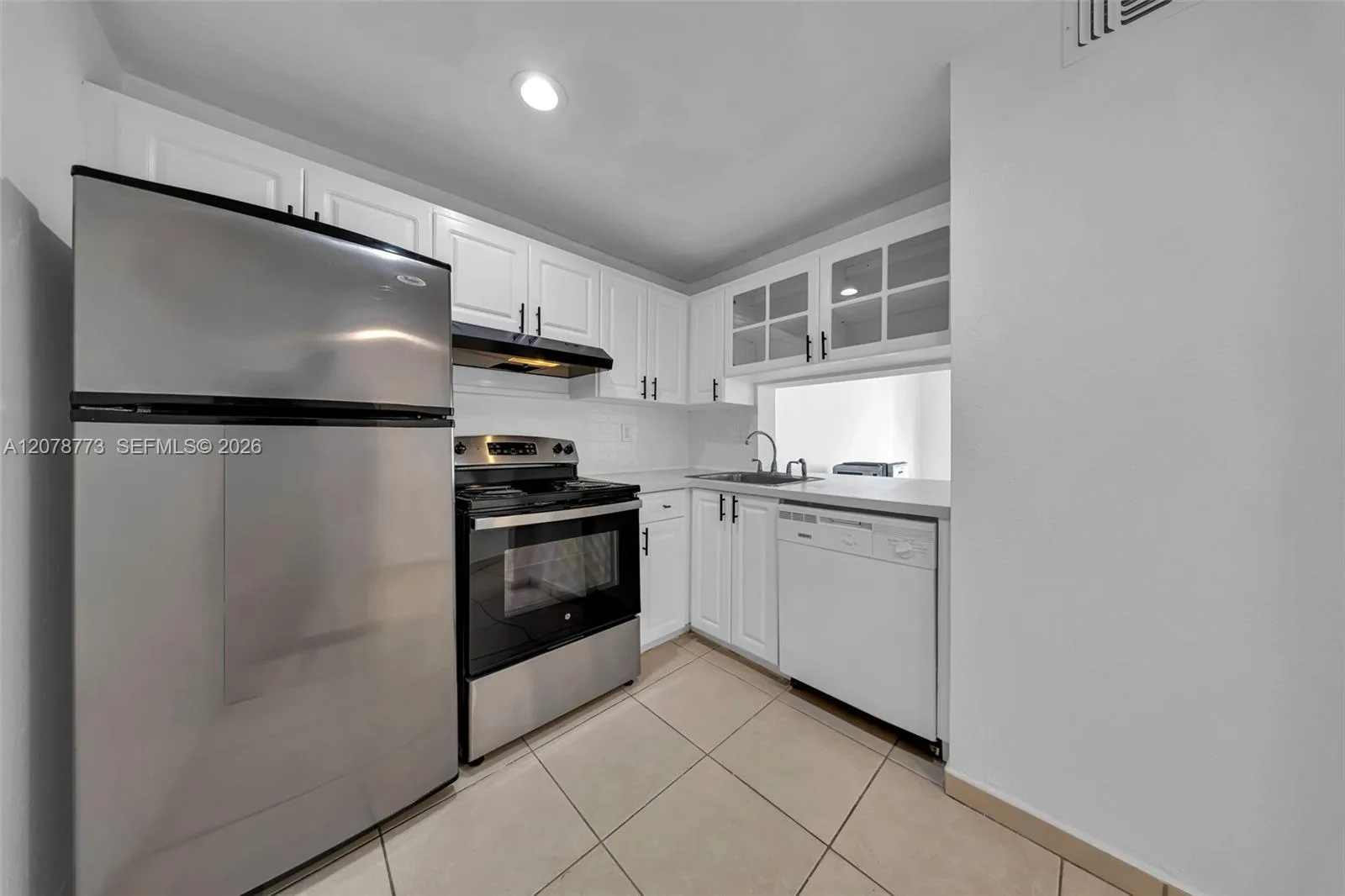 9360 Fontainebleau Blvd # 208, Miami, FL 33172 photo 2