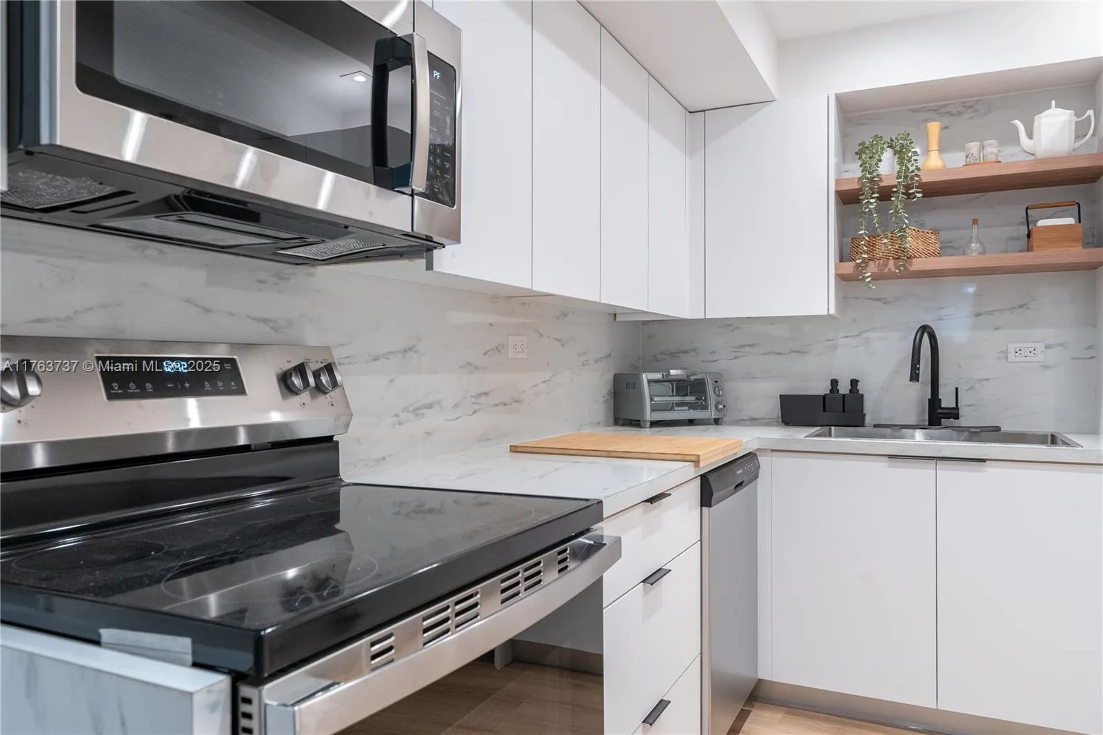 6039 Collins Ave # 429, Miami Beach, FL 33140 photo 10