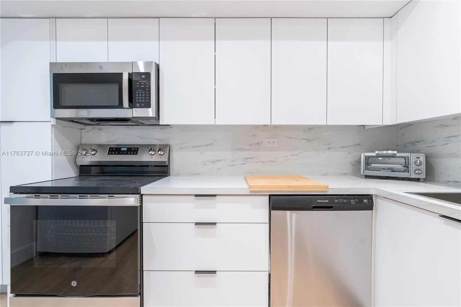 6039 Collins Ave # 429, Miami Beach, FL 33140 photo 8