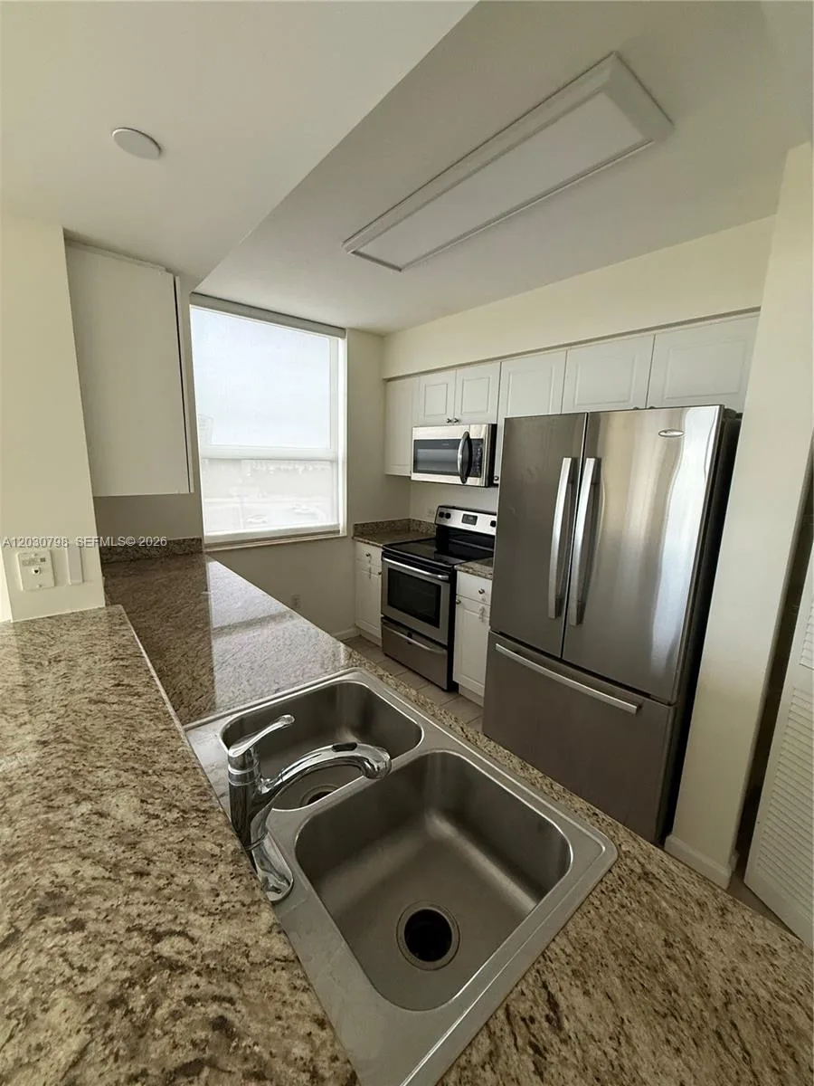 19501 W Country Club Dr # 809, Aventura, FL 33180