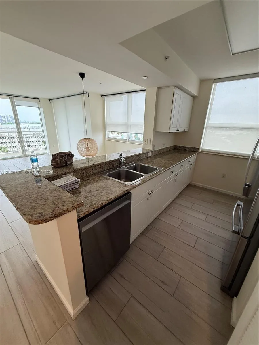 19501 W Country Club Dr # 809, Aventura, FL 33180 photo 2