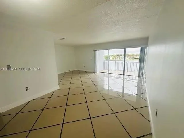 9351 Fontainebleau Blvd # B409, Miami, FL 33172