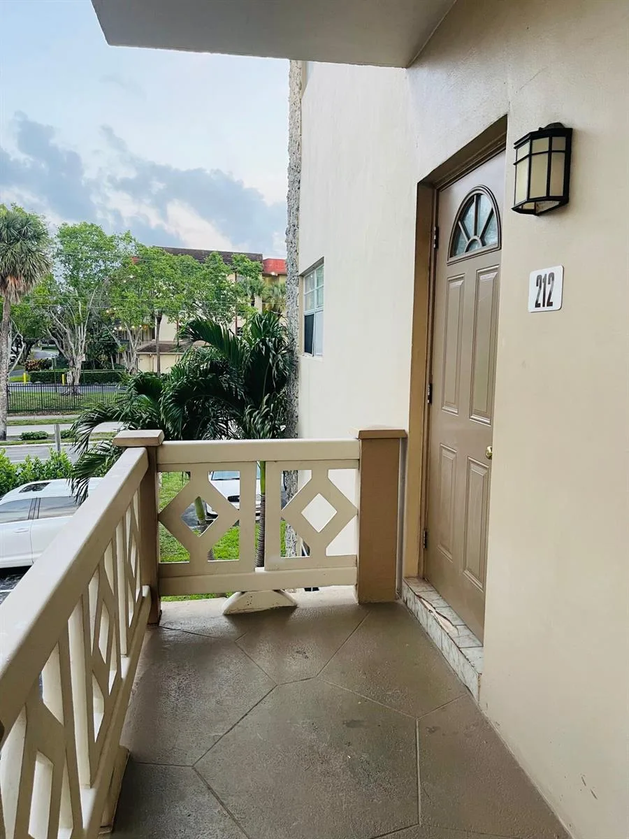 5051 W Oakland Park Boulevard W # Unit E212, Lauderdale Lakes, FL 33313