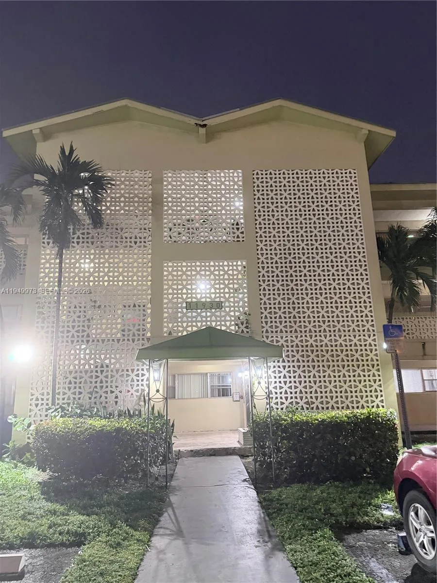 11930 NE 19th Dr # 28, North Miami, FL 33181 photo 2