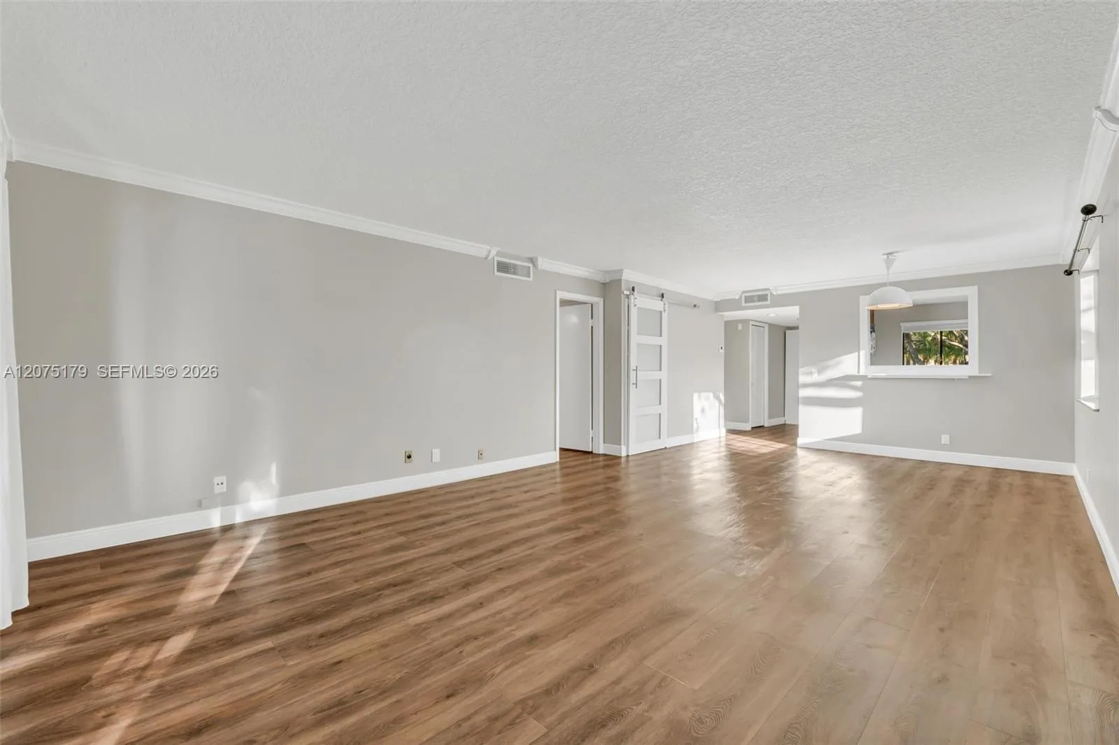 402 Lakeview Dr # 201, Weston, FL 33326