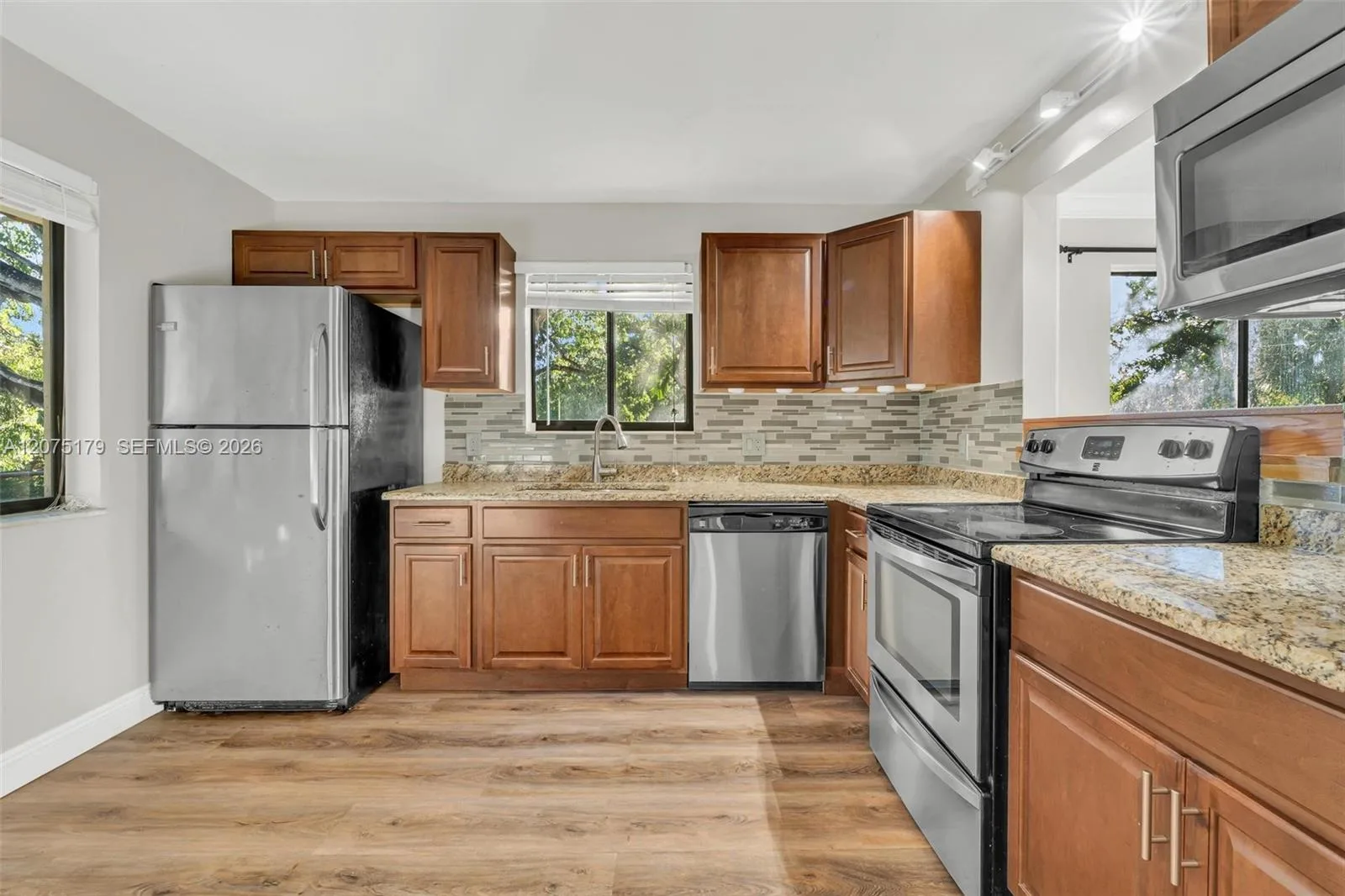 402 Lakeview Dr # 201, Weston, FL 33326 photo 8