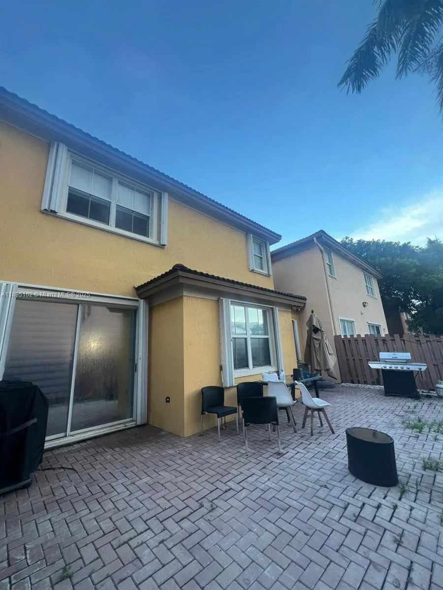 11281 NW 84th St, Doral, FL 33178 photo 2