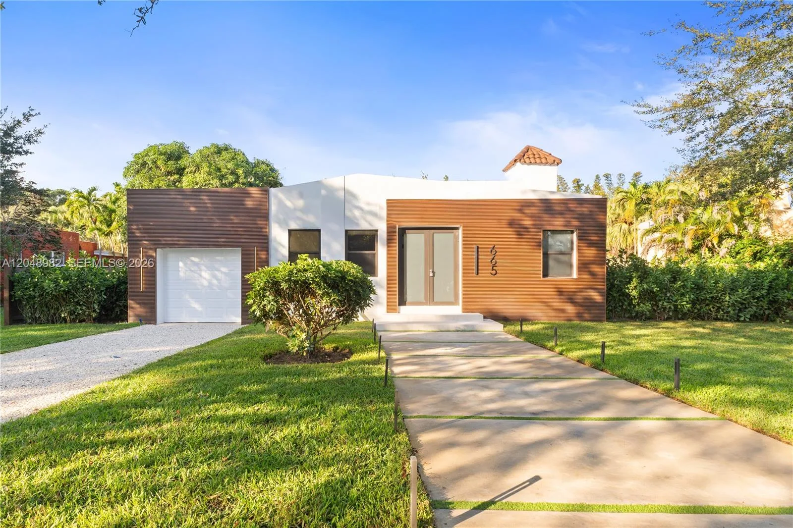 665 NE 117th St, Biscayne Park, FL 33161