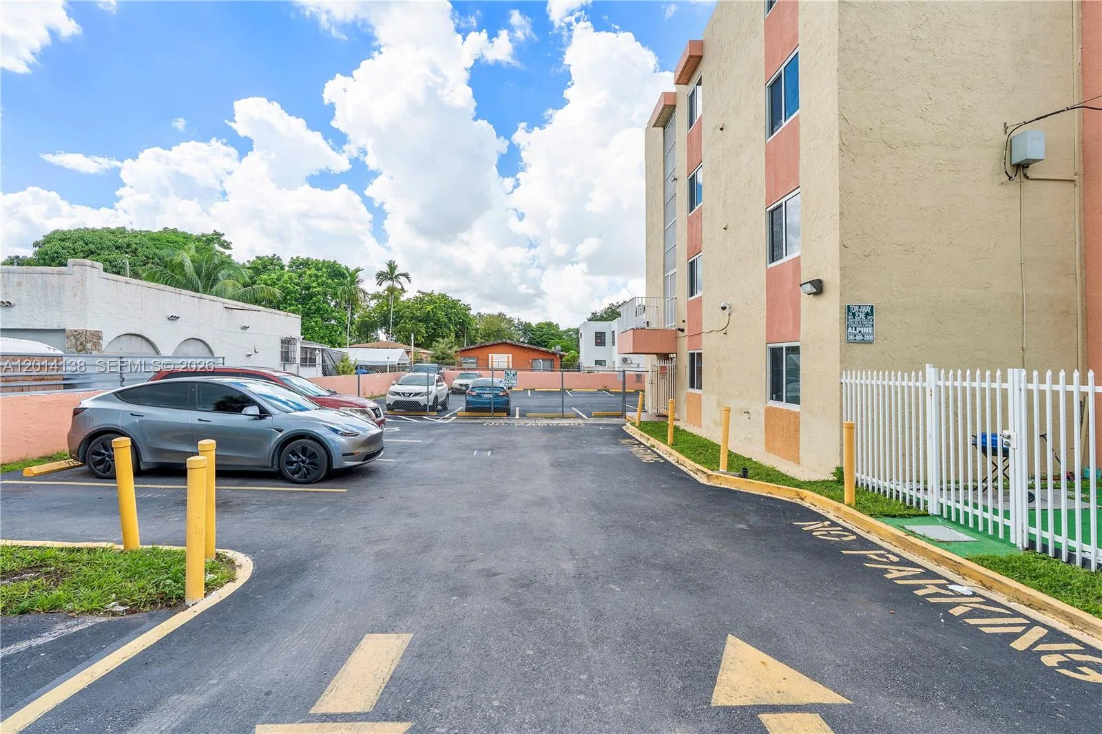2400 NW 16th St Rd, Miami, FL 33125 photo 5