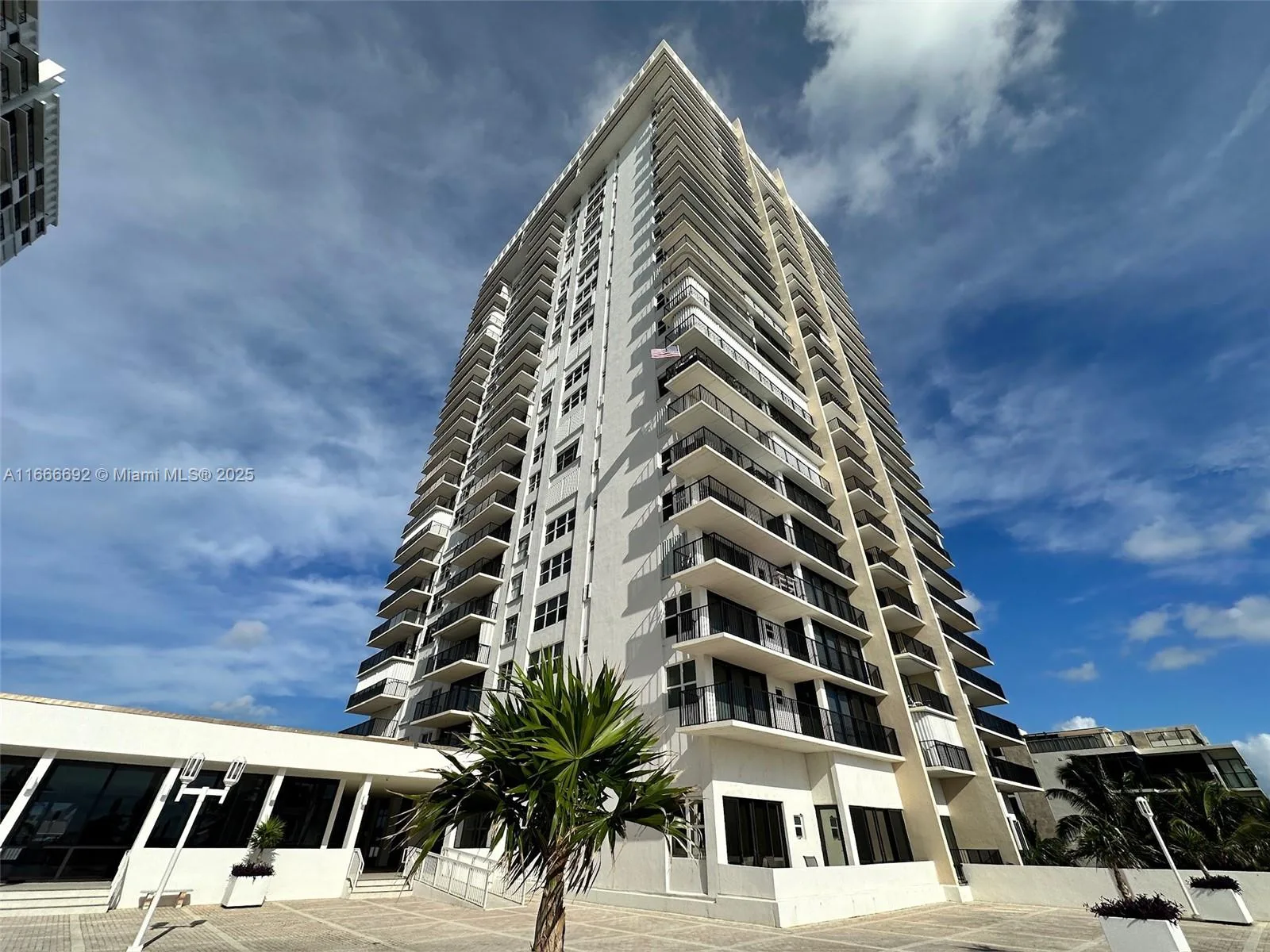 2201 S Ocean Dr # 904, Hollywood, FL 33019