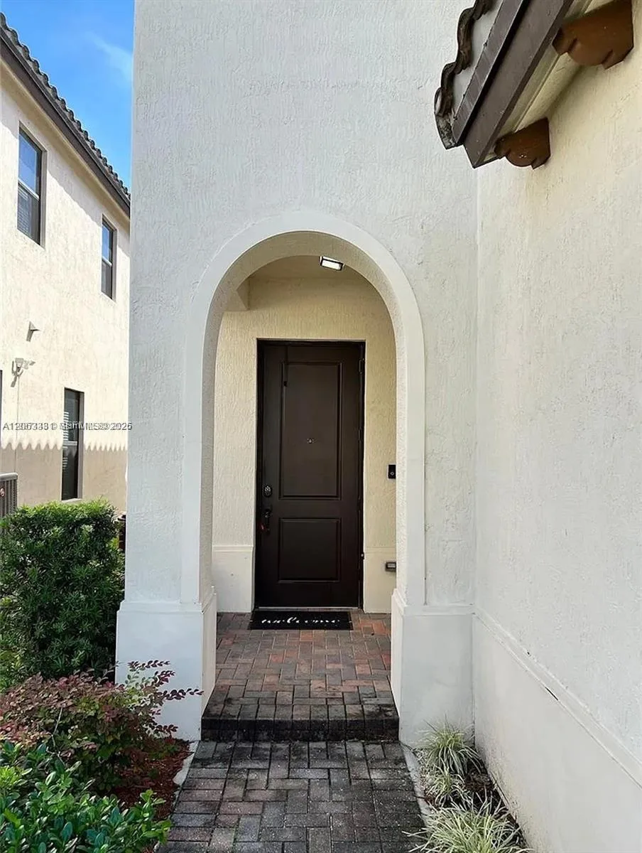 3214 W 97th St # 3214, Hialeah, FL 33018 photo 2