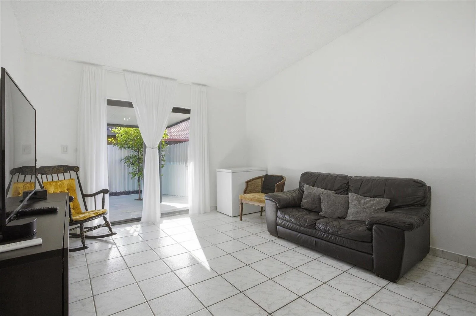 5465 W 27th Lane, Hialeah, FL 33016 photo 12