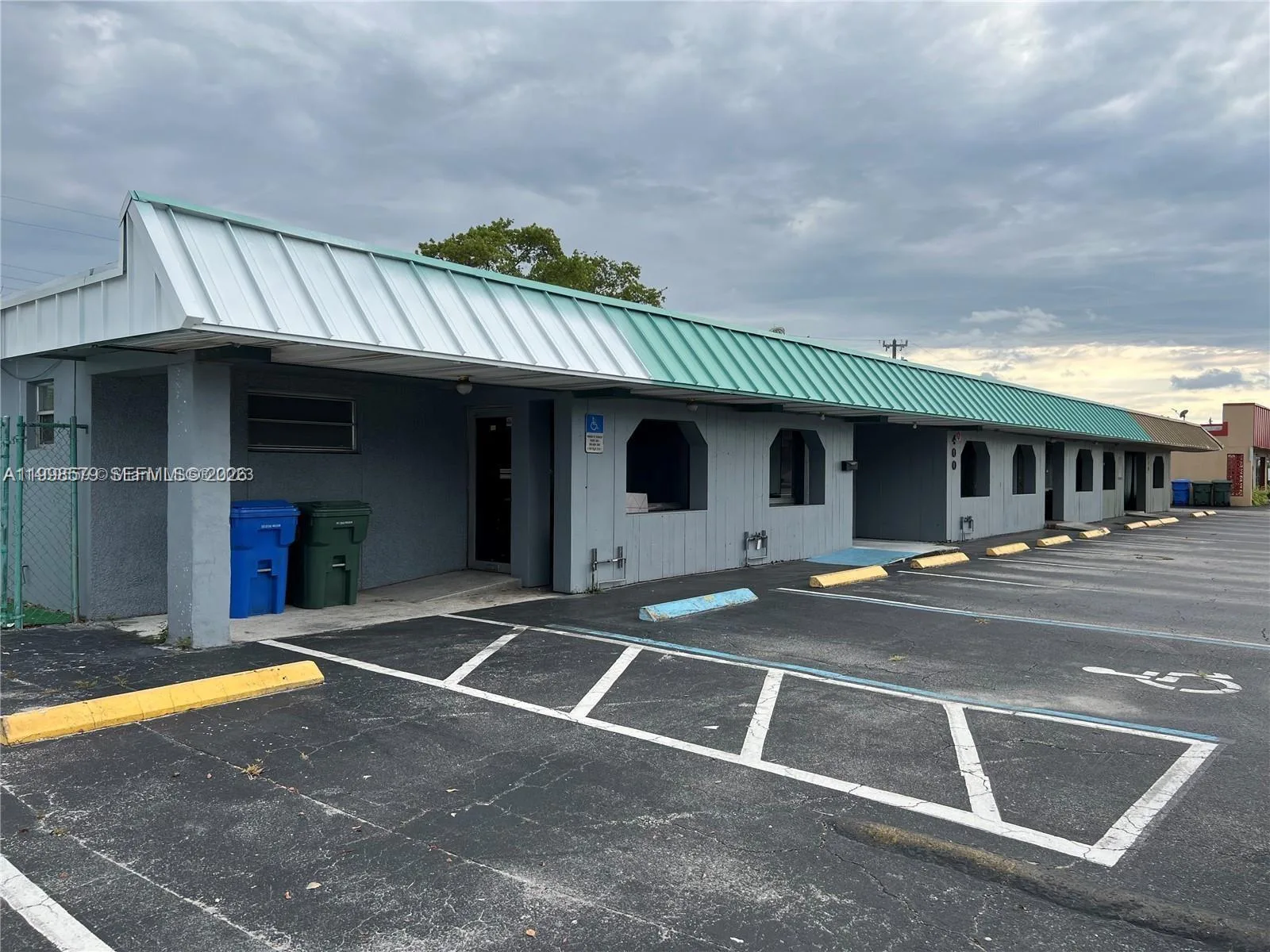 400 NE 44th St, Oakland Park, FL 33334