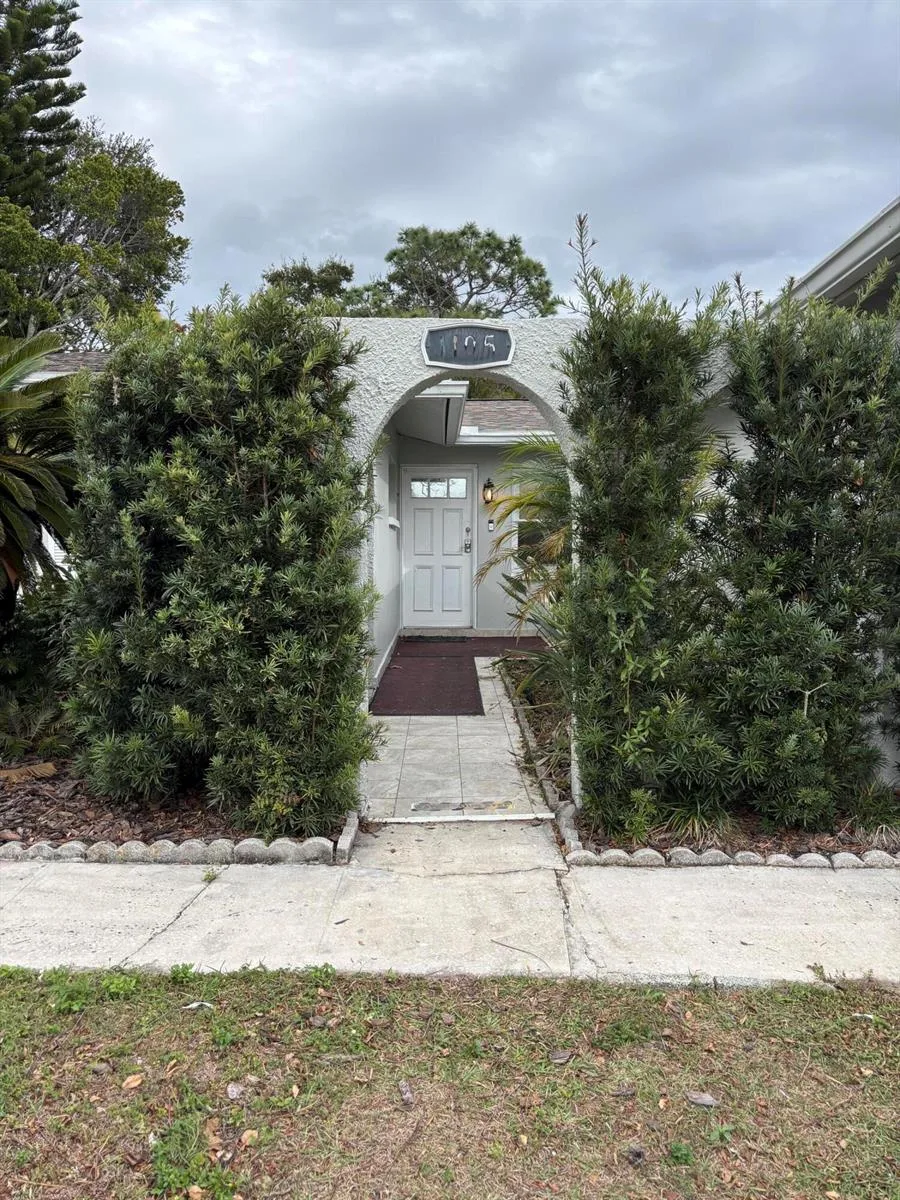 1105+1107 Amble Lane, Clearwater, FL 33755