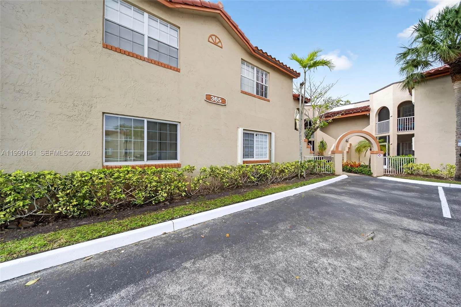 365 SW 86th Ave # 201, Pembroke Pines, FL 33025 photo 2
