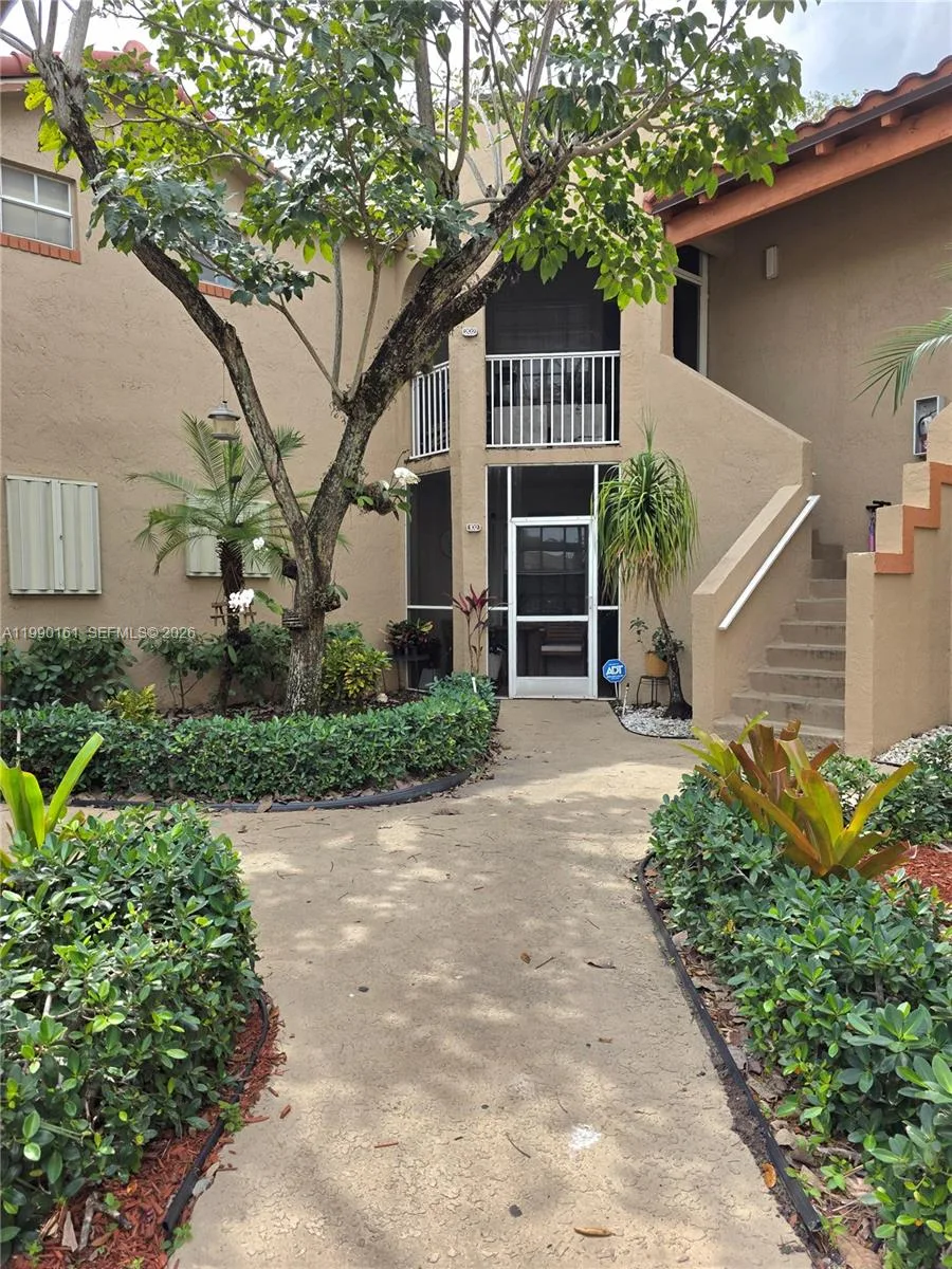 365 SW 86th Ave # 201, Pembroke Pines, FL 33025 photo 5