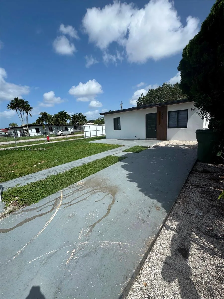 690 E 46th St, Hialeah, FL 33013