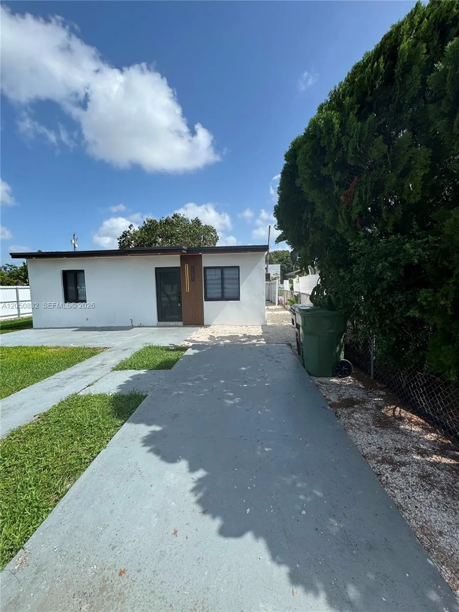 690 E 46th St, Hialeah, FL 33013 photo 2