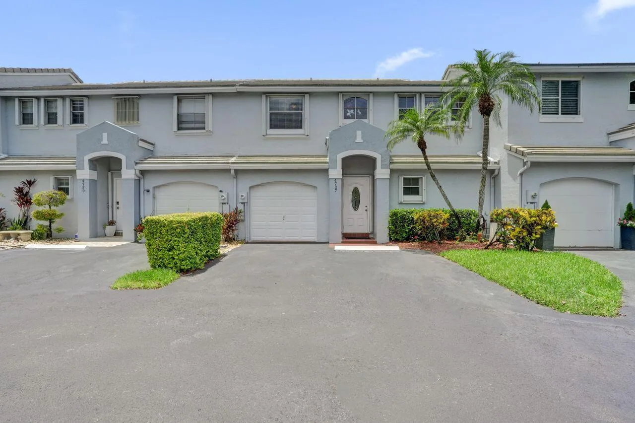 4737 Grapevine Way, Davie, FL 33331 photo 2