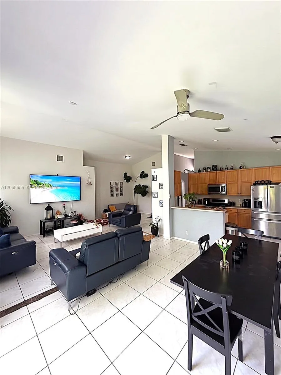 13237 NW 15th Ct, Pembroke Pines, FL 33028 photo 4