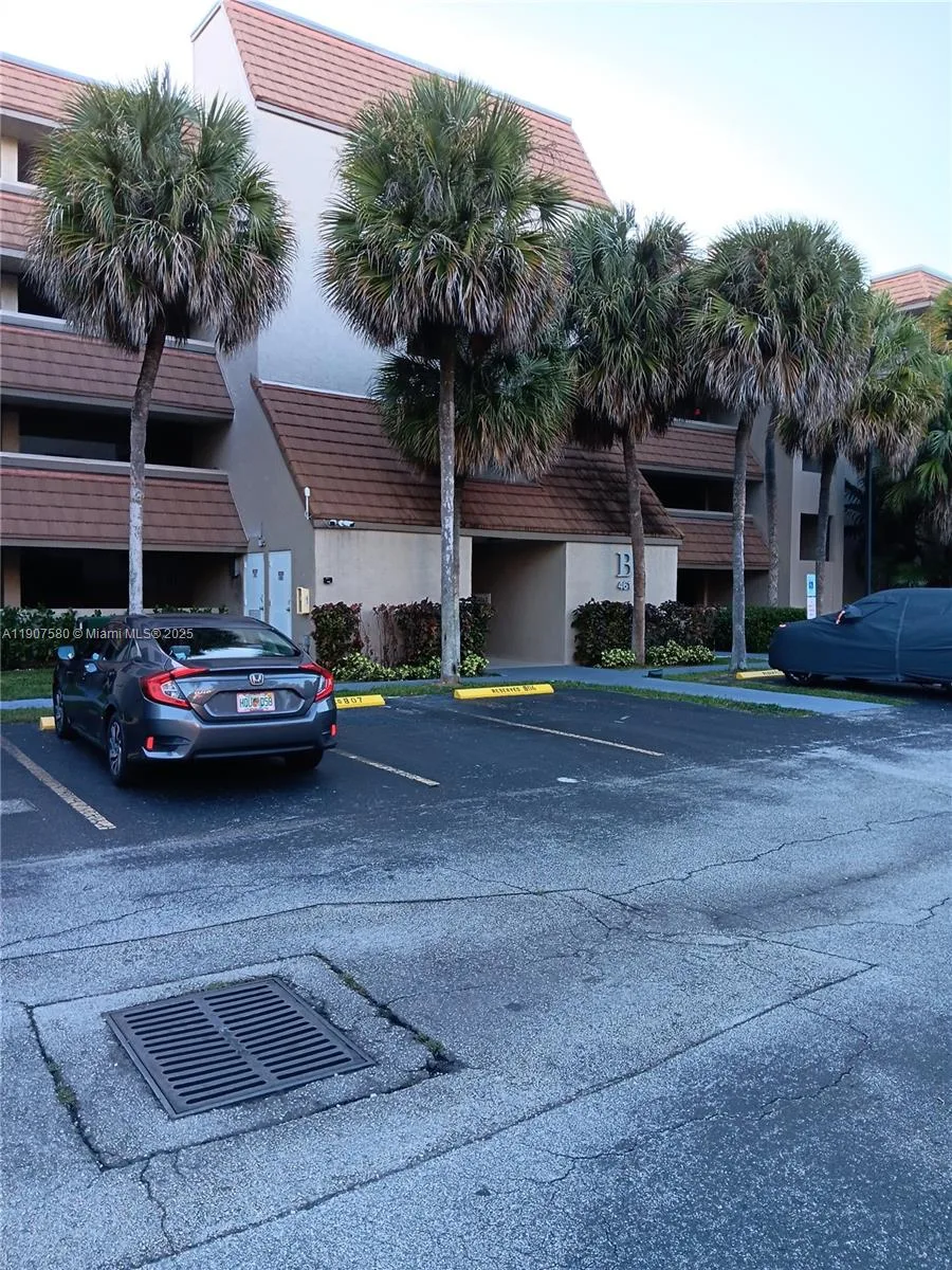 461 Ives Dairy Rd # 304-2, Miami, FL 33179