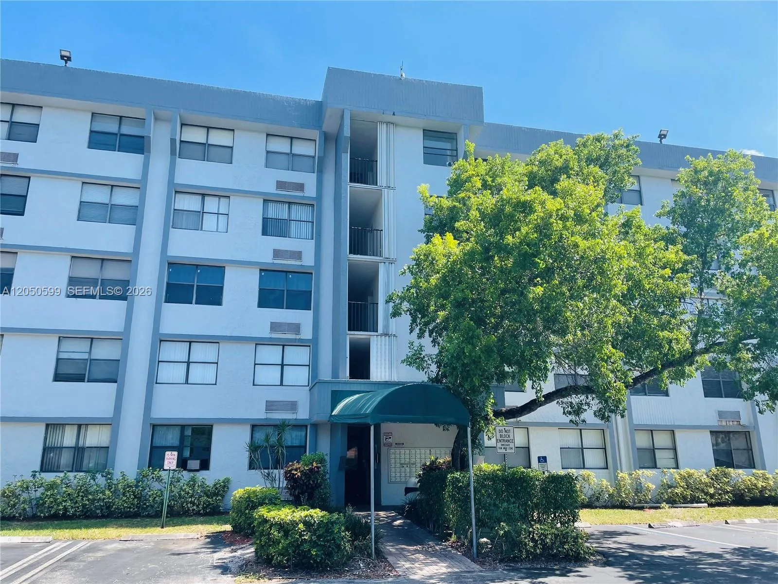 2401 Riverside Dr # 114-B, Coral Springs, FL 33065