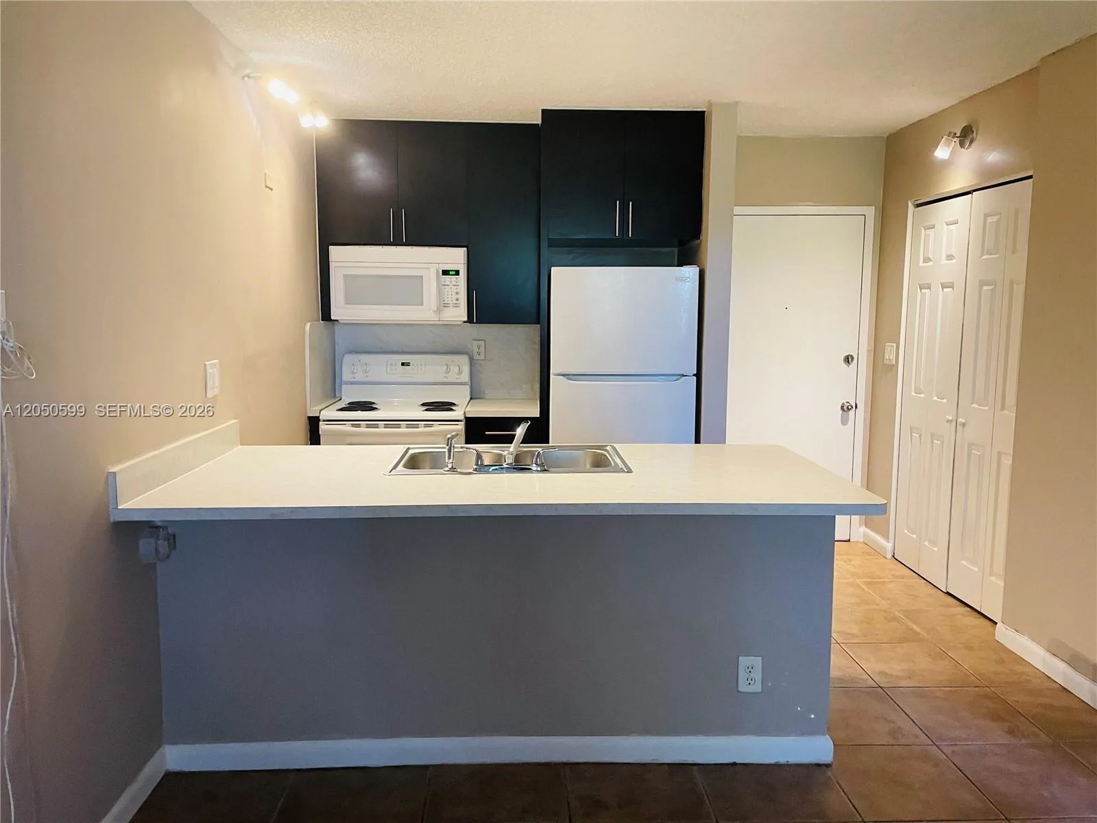 2401 Riverside Dr # 114-B, Coral Springs, FL 33065 photo 3